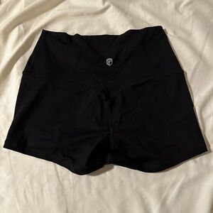 Born primitive shorts Your go to booty short Women’s L
